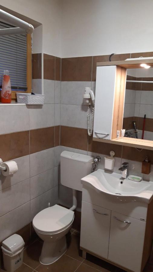 Apartment And Rooms"Tabasnice"Tuzla Centar エクステリア 写真