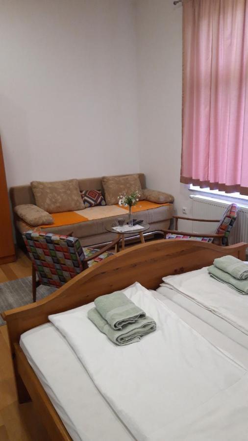 Apartment And Rooms"Tabasnice"Tuzla Centar エクステリア 写真