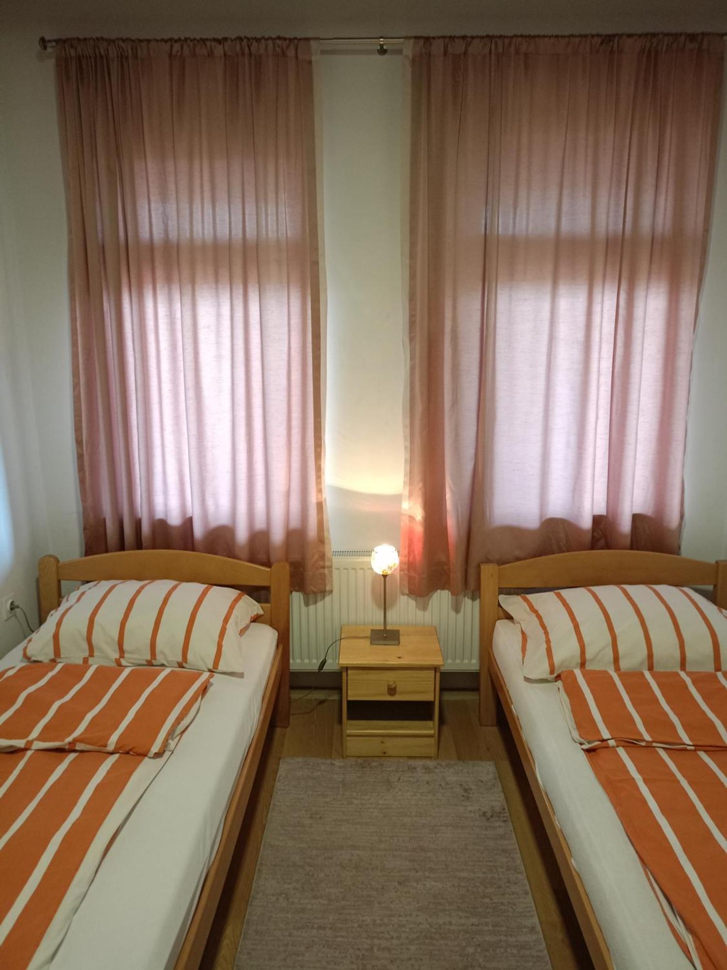 Apartment And Rooms"Tabasnice"Tuzla Centar エクステリア 写真